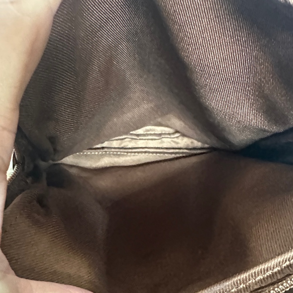 Tan Leather Crossbody Bag with multiple compartments - Picture 13 of 16